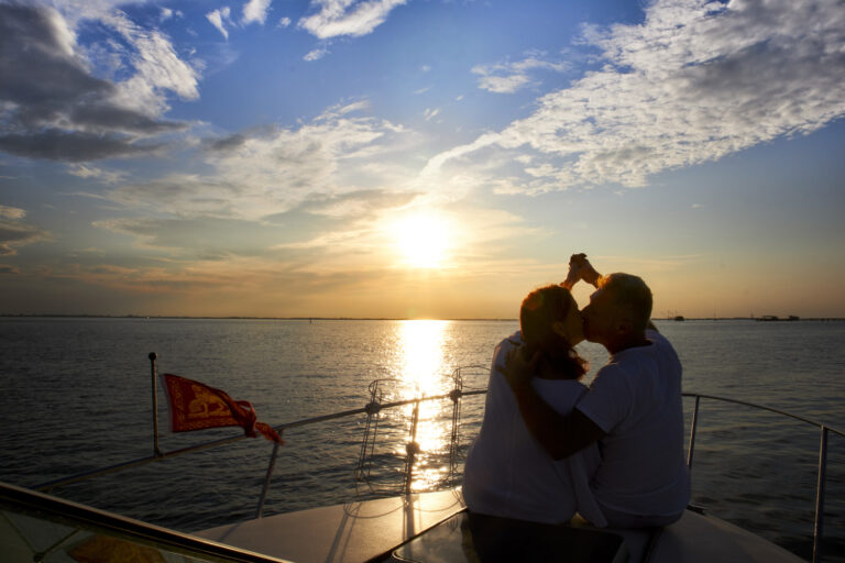 nicostudio-foto-pre-wedding-Serenella e Mauro-barca-venezia-29